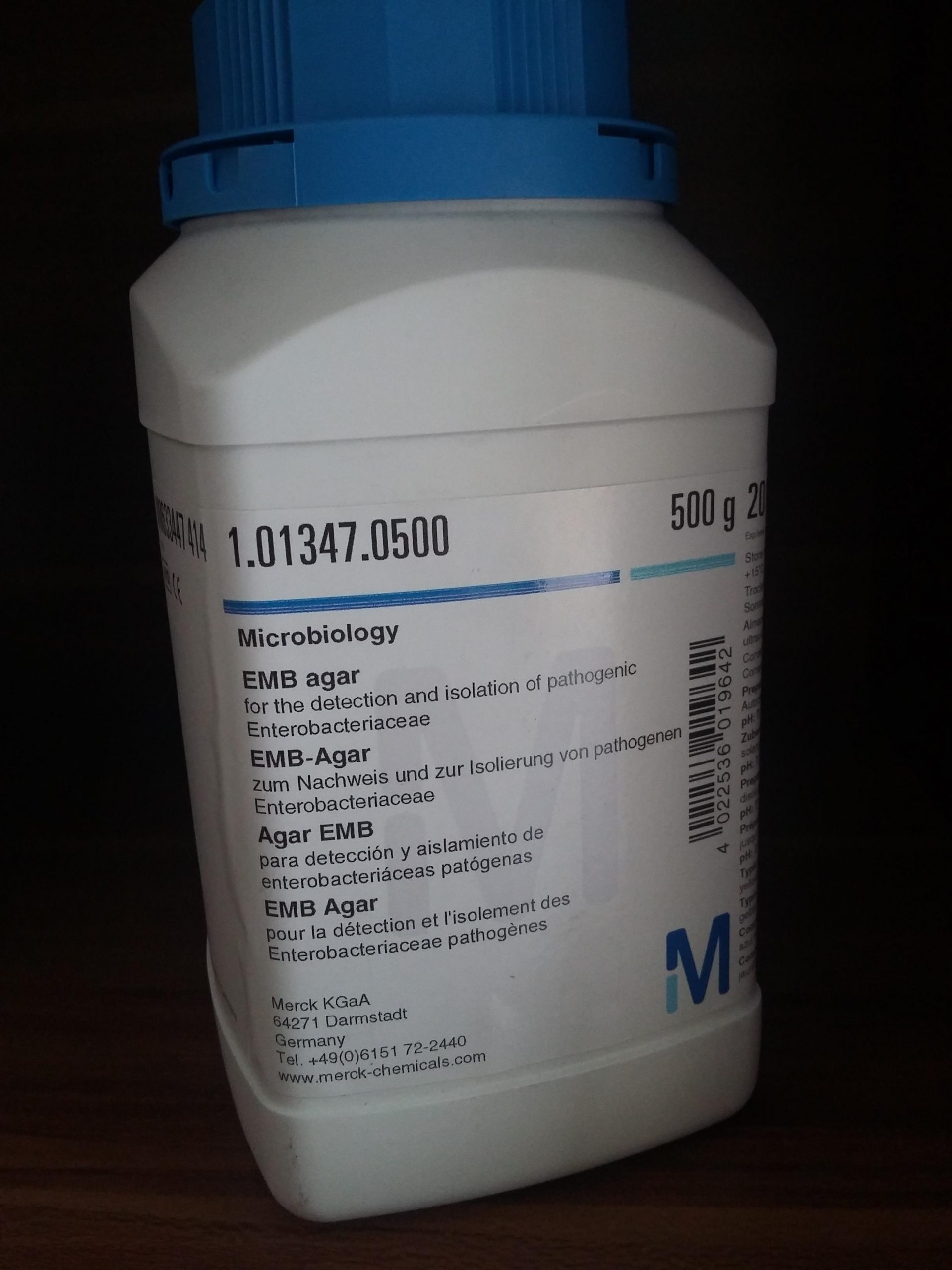 Eosin methylene blue agar (EMB)